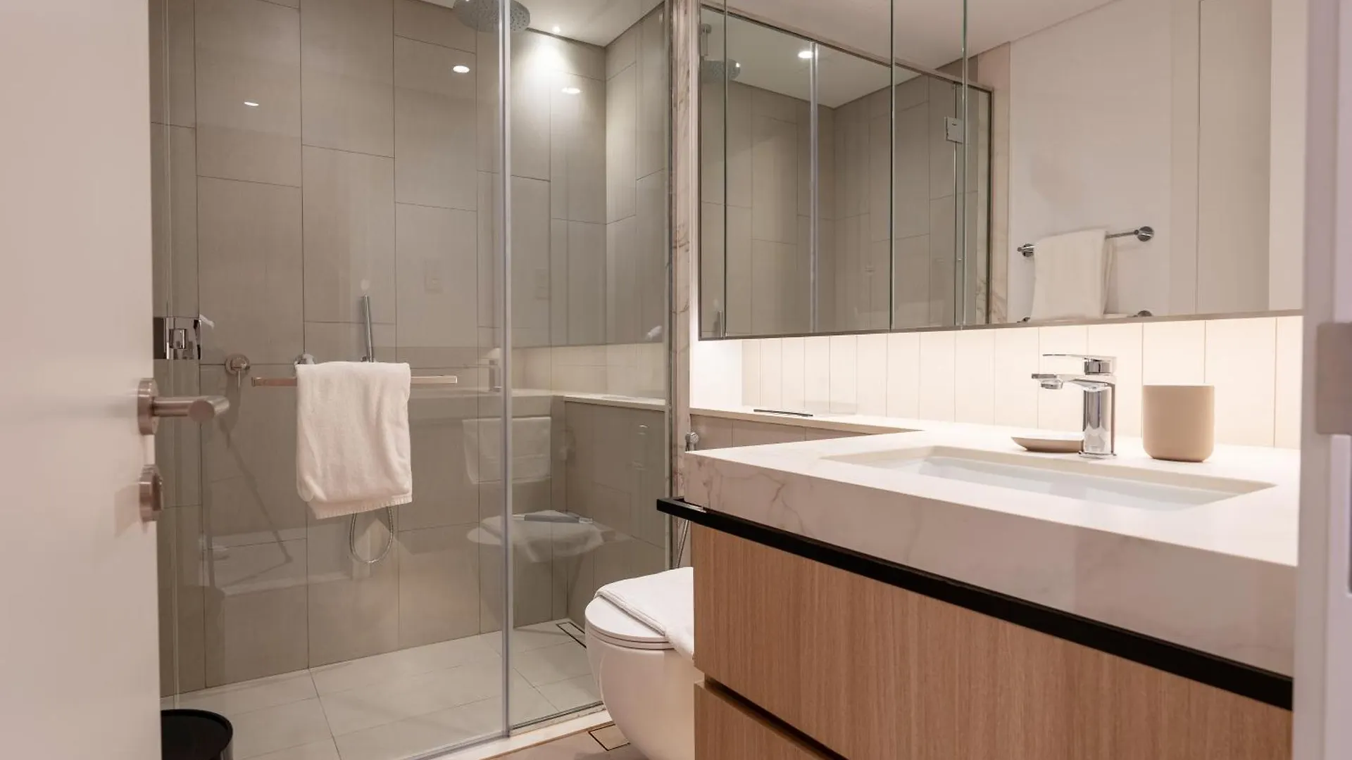 Aesthetic 1Br-Unit At Berkeley Palace Dubai United Arab Emirates